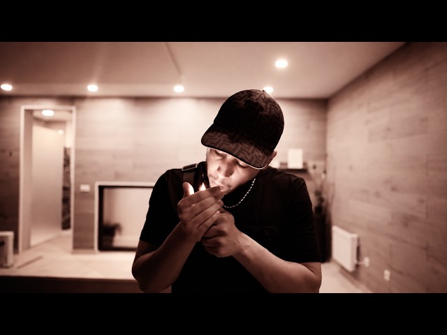 Niaks - MCM (Lyrics video)