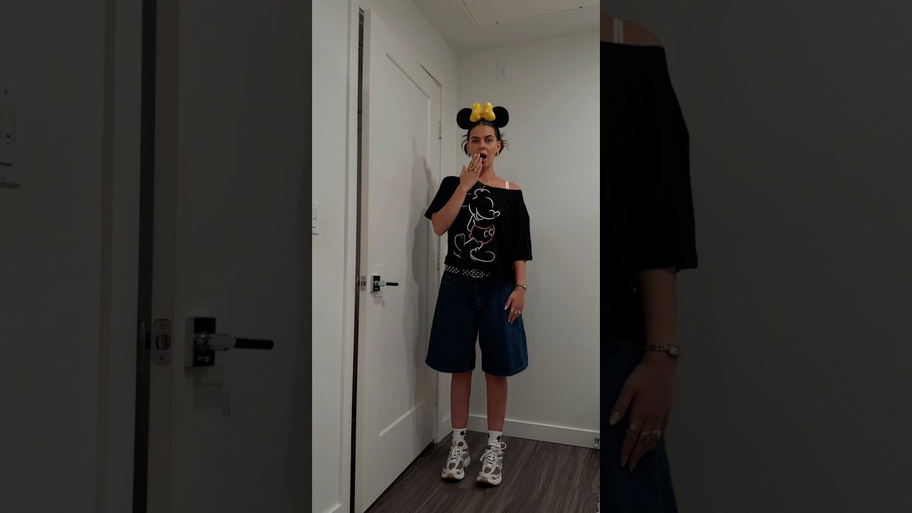 DISNEY READY 💛💛💛 I think the outfit came together what do we thinkkk