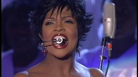 CeCe Winans: "No One" (34th Dove Awards)