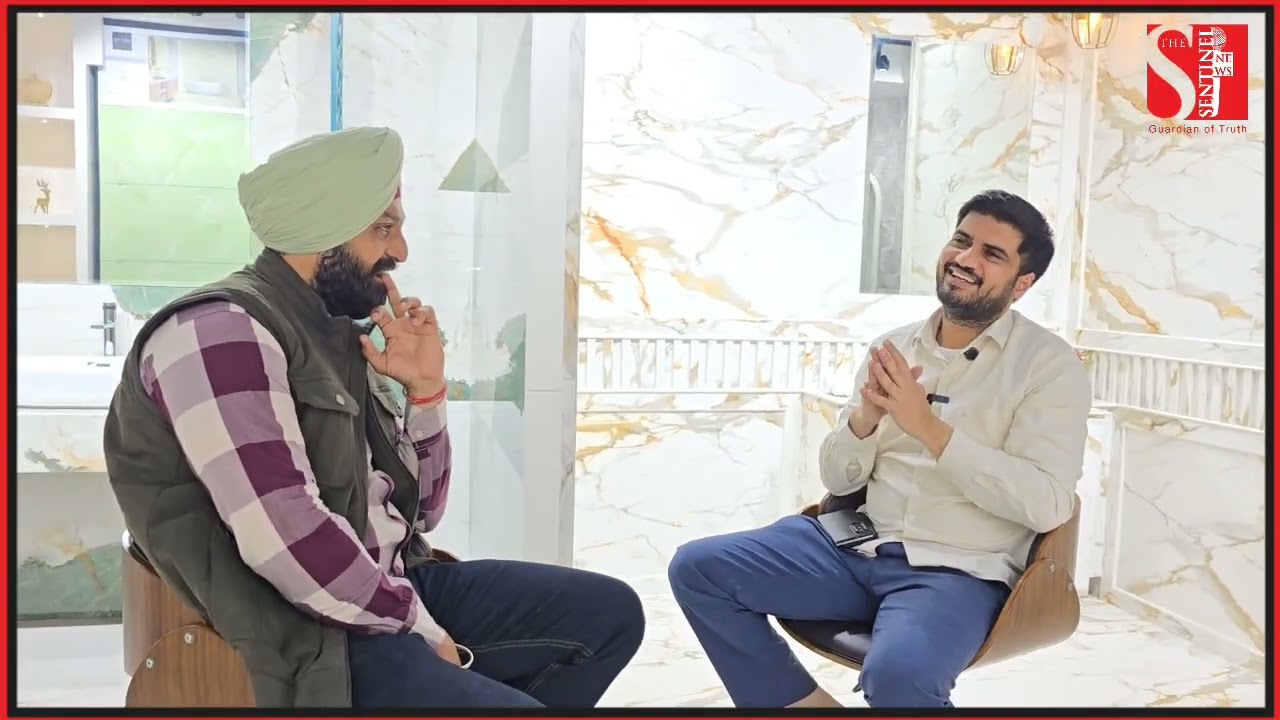 बस एक ही शिकयात हैं ज़िन्दगी से, अपनों के साथ कभी सकून से बेठा ही नहीं 