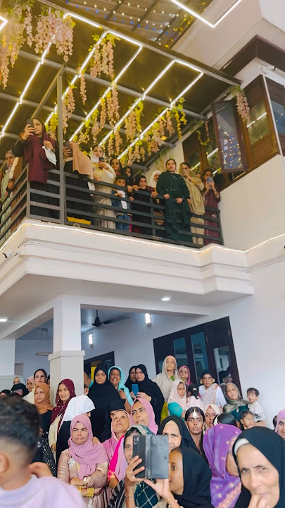 പുതിയാപ്പിളയെ വരവേൽക്കാൻ പൂക്കളുമായി