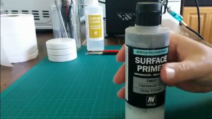 First time priming with an airbrush, is meant to be so satin/glossy? I used vallejo  black primer as per Vince V airbrush priming video. : r/Warhammer40k