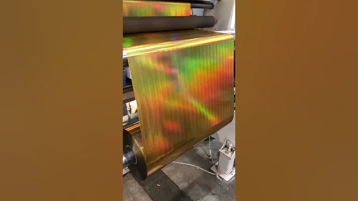 Party Holographic Gold (210F10) reeling away ✨