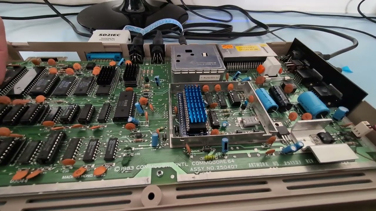 ユウ The C64 Lives - YouTube