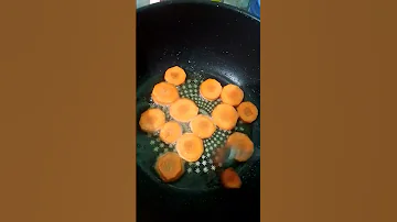 FRIED FIRST A CARROT BEFORE ADDED THE NEXT INGRIDIENTS Shortstrending Shortsviral Shortsvideo 