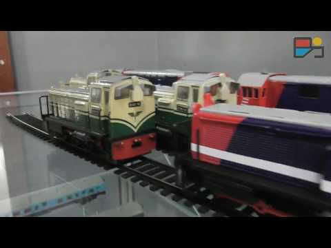 Unboxing \u0026 Assembling the CC205 New Generation SS Carriage Train. The super long train then overt...