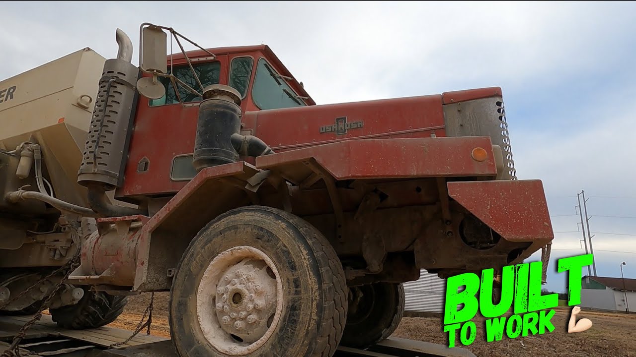 Old Oshkosh truck starting - YouTube