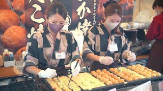 [3000 per day] Takoyaki stand of beautiful twin sisters. Japanese street food 四季桜 たこやき 双子姉妹 美人
