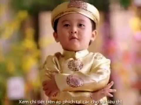 Thằng Bé Dễ Thương Chúc Tết (Cute Little Boy New Year Wish)