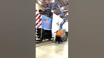 Metra reveals Locomotive 500 SD70MACH