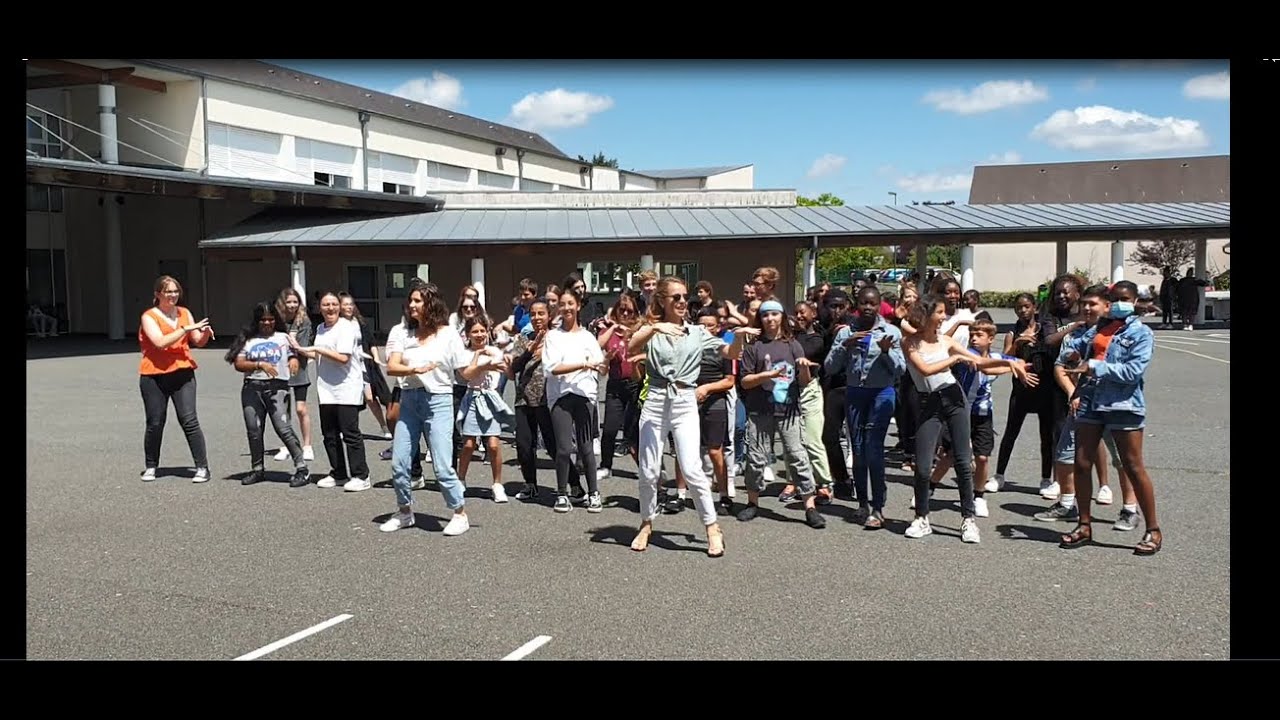Flashmob de fin d'année au collège Max Jacob à Saint Jean de la Ruelle ...