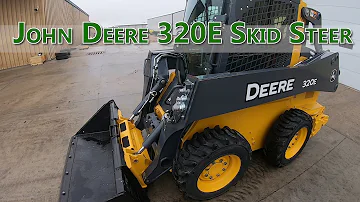 Jak velký je smykem řízený nakladač John Deere 320?