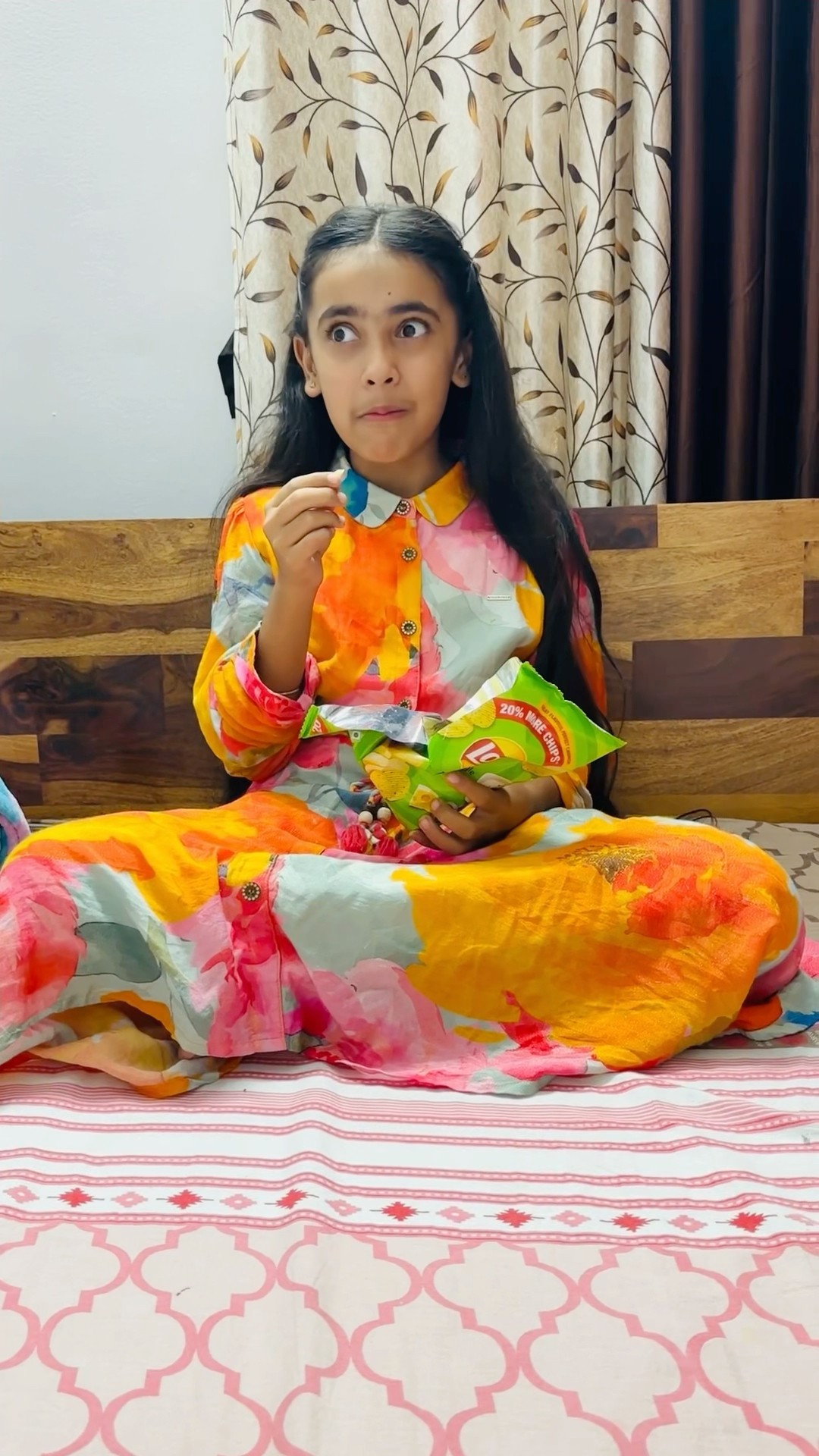 Samayra Lays kha rhi hai??? #shorts #samayranarula #viralvideo #funnyvideo