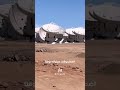 ثلوج تغطي واحدة من أكثر صحارى العالم جفافًا! ❄️🏜️.. مشهد نادر في أغسطس