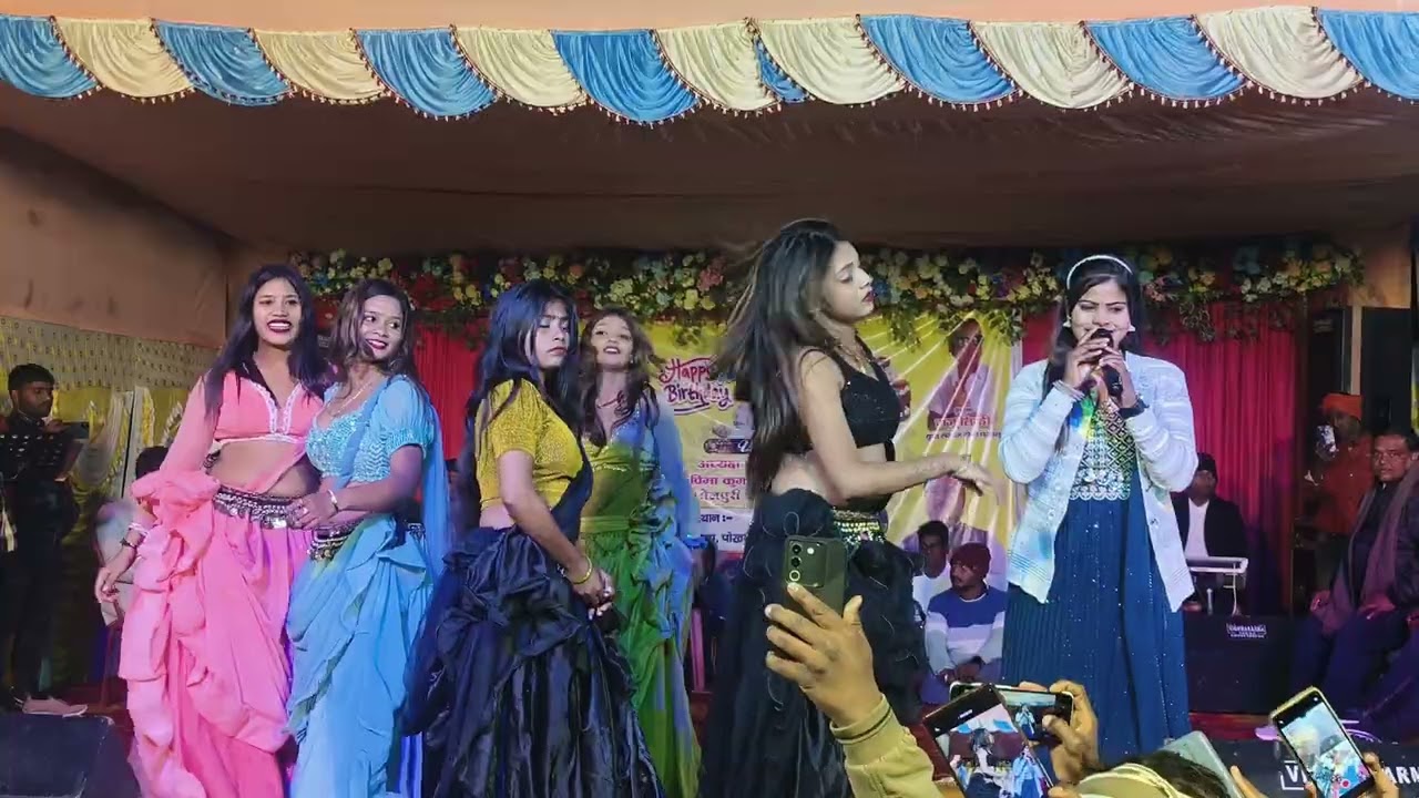 Babita Raj stage sho छोडी छोडी  कलईया राजा भोर हो गईल 2025👍#short ♥️#tending 😁#viral 