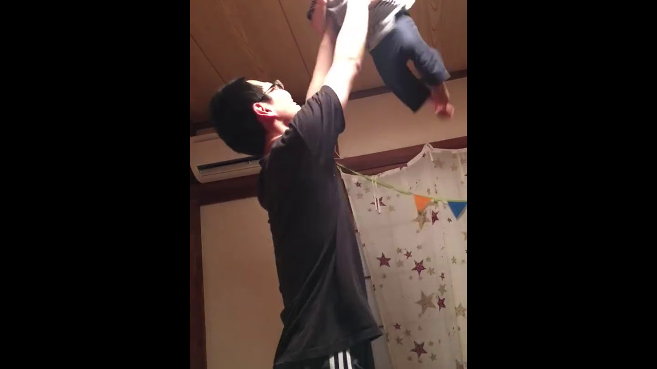 笑う赤ちゃん 高い高いよりも喜ぶ事 Youtube