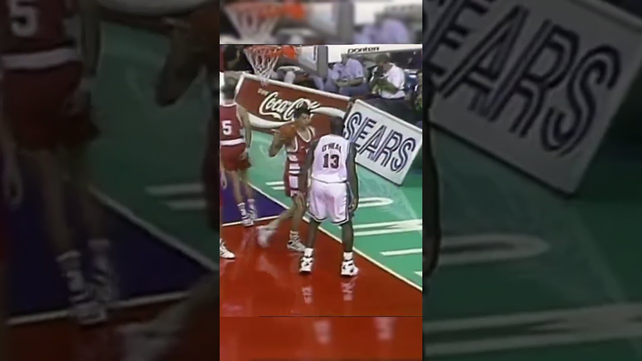 Watching Shaquille O'Neal dunk felt like the rim was in danger 😳