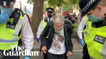 Extinction Rebellion: 92-year-old among dozens arrested in London climate protests