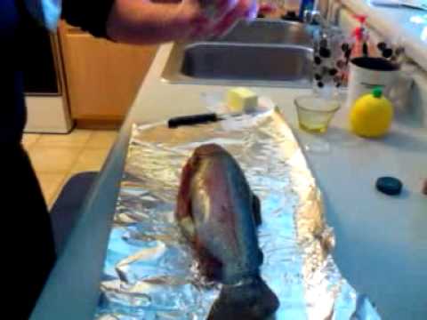 วีดีโอ: วิธีการปรุงปลาเทราท์บนตะแกรง