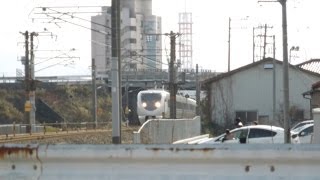 L特急しらさぎ5号(富山行き)683系11両 & 特急 サンダーバード20号(大阪行き)683系+681系9両 離合 北陸本線 福井~森田(近町踏切)