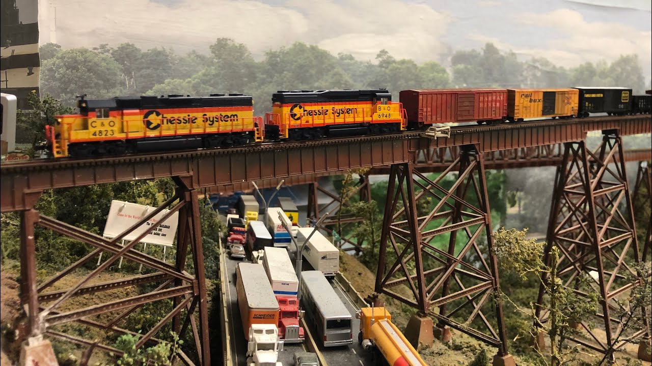 N scale Chessie short local freight train running at TMRCI YouTube