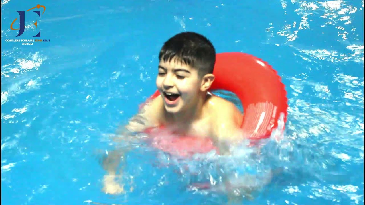 متعلمو المركب المدرسي جون إليس يستمتعون بأوقاتهم في مرافق لياقته البدنية