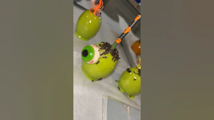 Spooky Season 👻 Candy apples