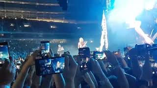Metallica исполнила хит Виктора Цоя «Группа крови» в «Лужниках» Metallica исполнила хит Виктора Цоя «Группа крови» в «Лужниках»