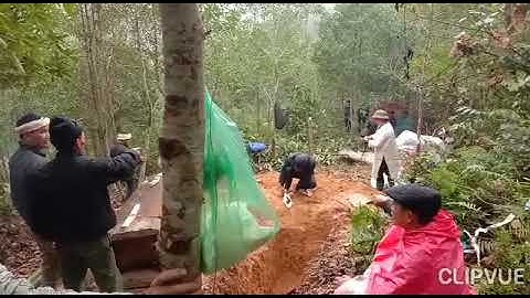 đưa người mất  đi chôn cất của dân tộc nùng Tuyên Quang đường tiến đua quá gian nan