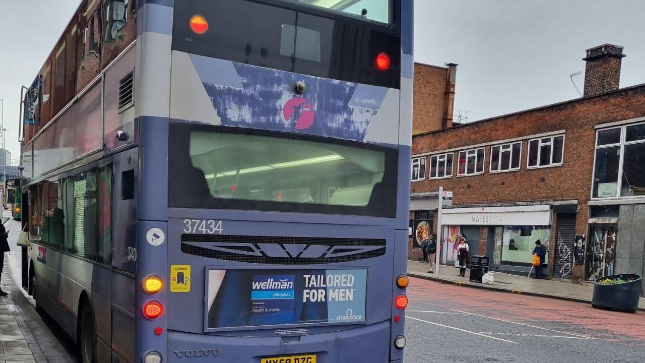 First Leeds 37434 Wright Eclipse Gemini Volvo B9TL (MX58 DZG)