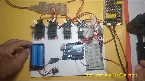 SERVOMOTORES  - GIRO ANGULAR UNIFORME - 4 SERVOS - USO DE FOR