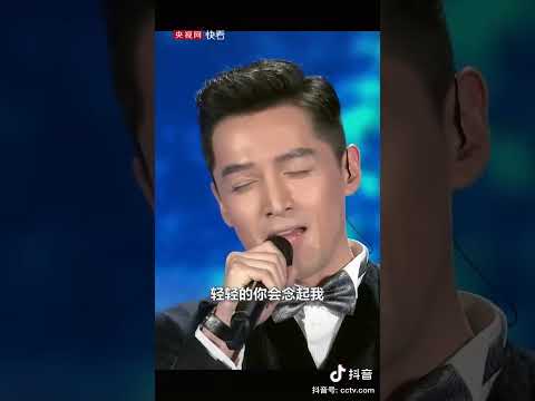 胡歌、王凯同台演唱《在此刻》一开嗓就让人听醉了！| 中国音乐电视 Music TV #shorts