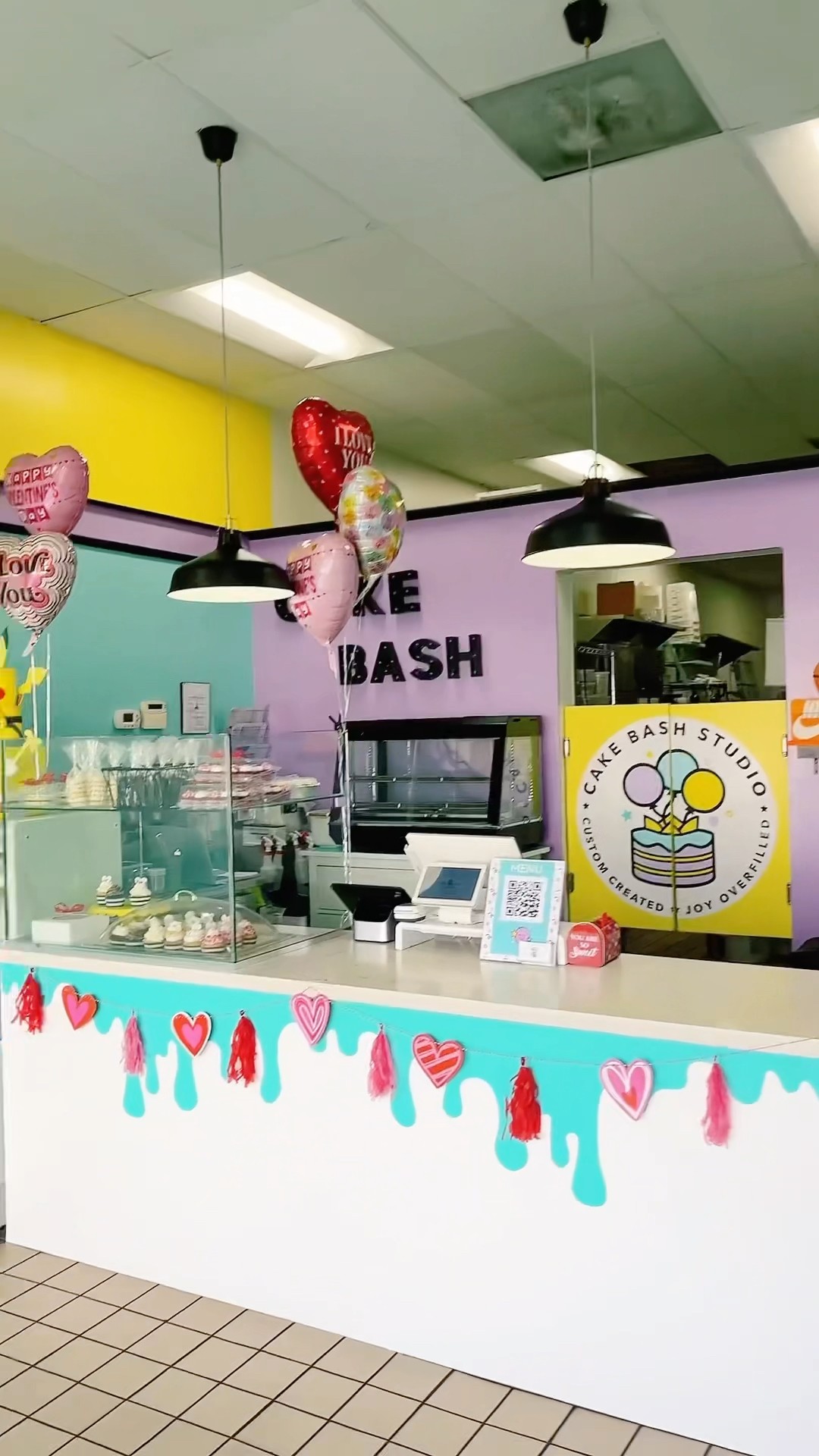 VALENTINE’S DAY AT THE STORE IS ALWAYS SWEET! #cake #valentinecake #happy #love #business