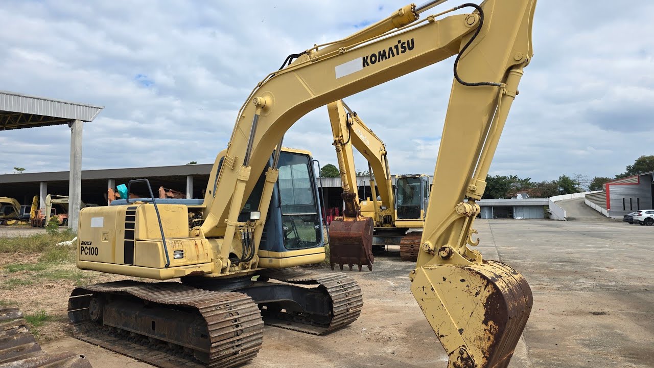 ราคา 630,000 บาท KOMATSU PC100-6 พอจะเข้าตาใครได้บ้าง 0625870434 เก่ง