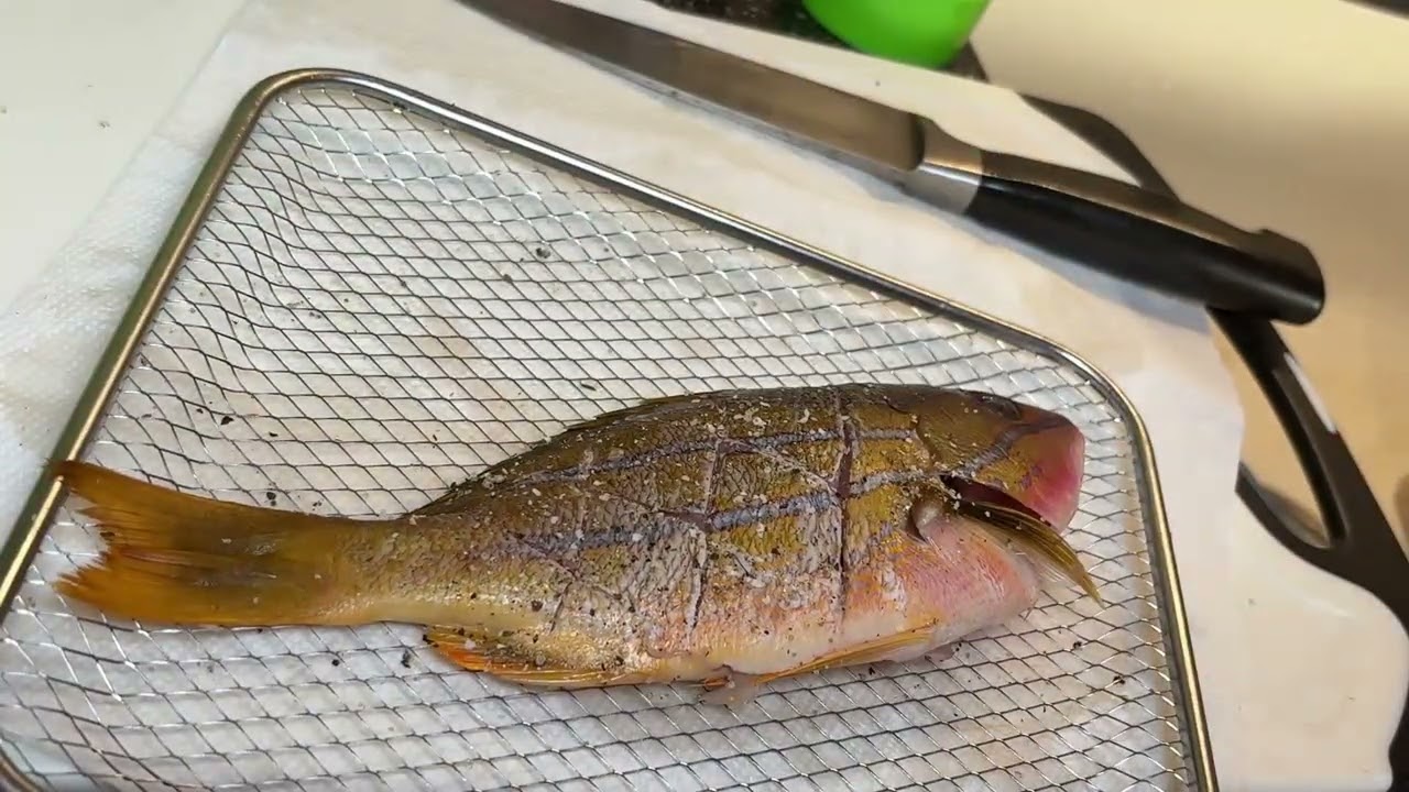 Готовим пойманную нами таапе на ужин