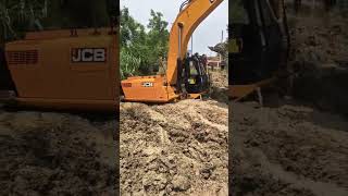 The excavator is stuck in the mud#CivilEngineerLife #Surveying #ConstructionWork