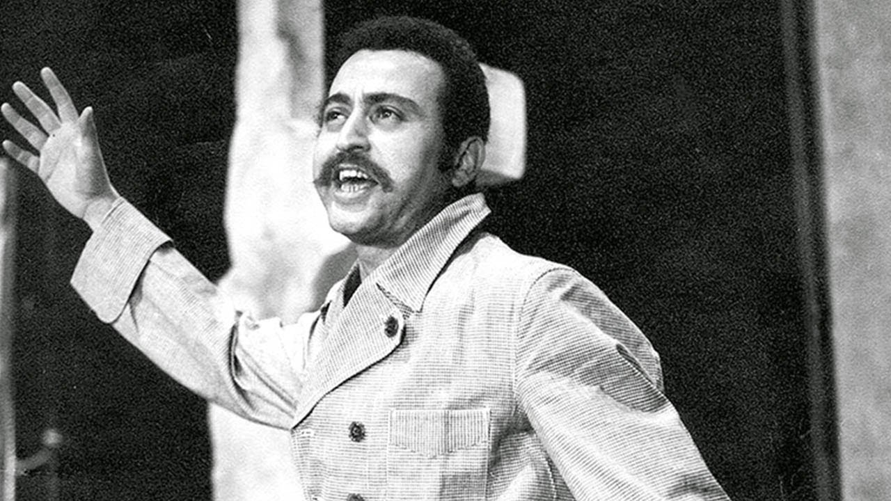 عبد القادر علولة: محطات من مسيرة عملاق الخشبة