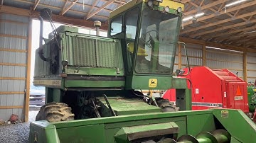 John Deere 4400 Combine