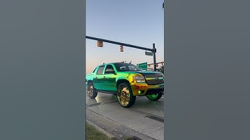 I could see this thing a mile away #cruise #cars #truck #chevy #avalanche #automobile