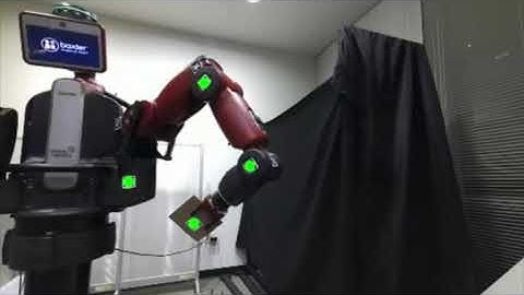 Robust Keypoint Detection and Pose Estimation of Robot Manipulators via Sim-to-Real Transfer