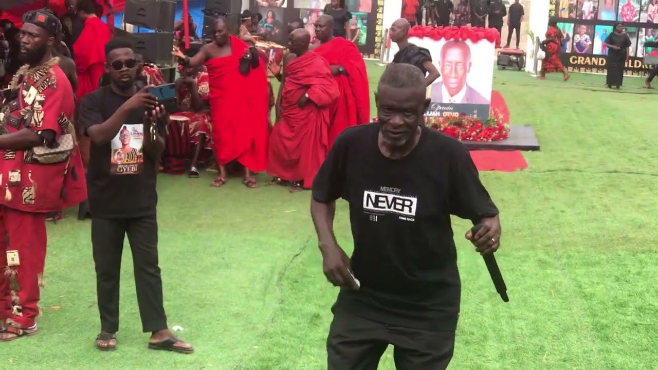 Wow is really amazing 😂😂see how The highlife Minister Dr Aseibu Ammanfi see how Dancing