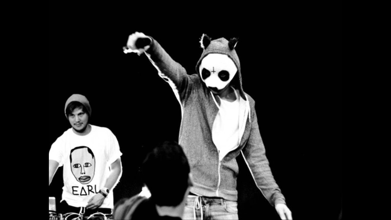 Cro Ich Hab Keinen Benz Vor Der Tür Cro-Kein Benz (vor der Tür kein cent für ein Bier) - YouTube