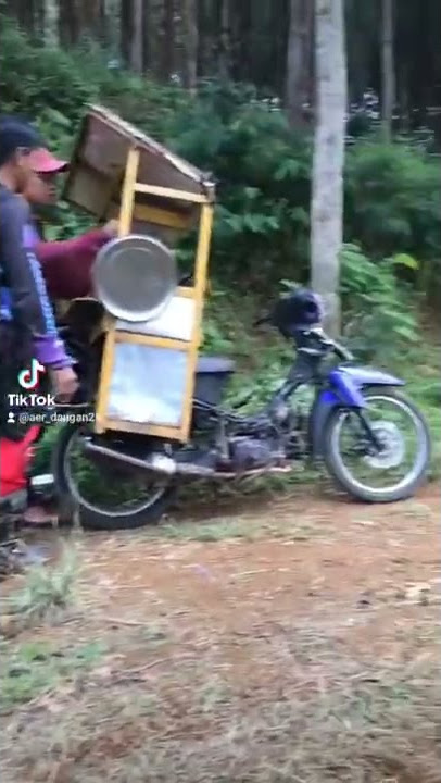 iNti'y jgn biarkan sikuning meNgambaNg😆