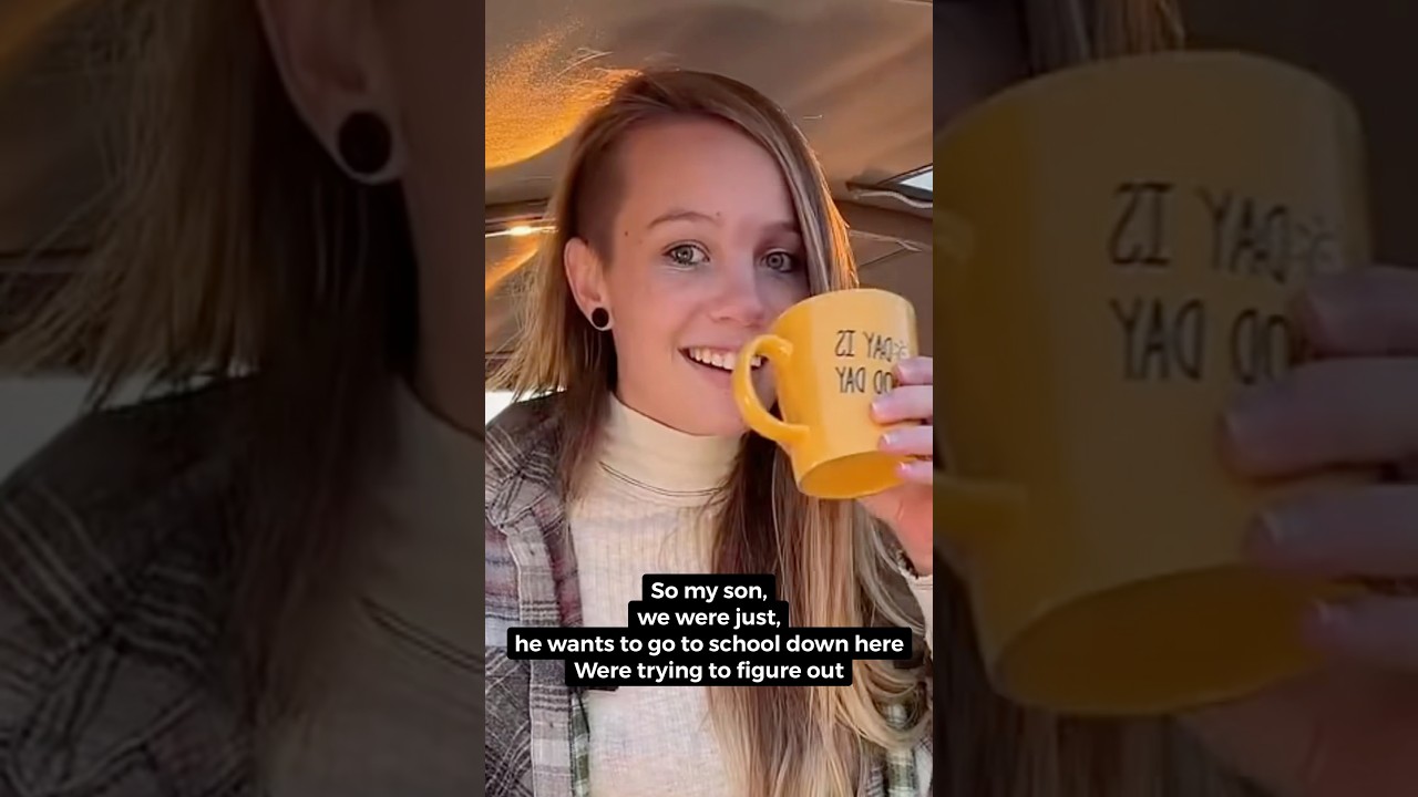 ⁣Live outtakes with guest star Jeff #boatgirl #boatlife #liveaboard #brawniebee