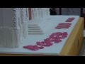 Un pasts recrea lesglsia del roser per celebrar el seu centenari