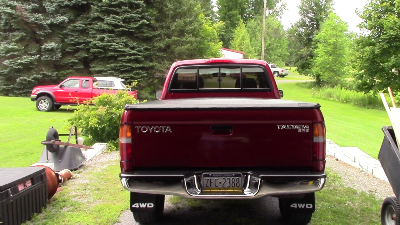 1998 Toyota Tacoma startup and walk around with 27,000 miles( truck is