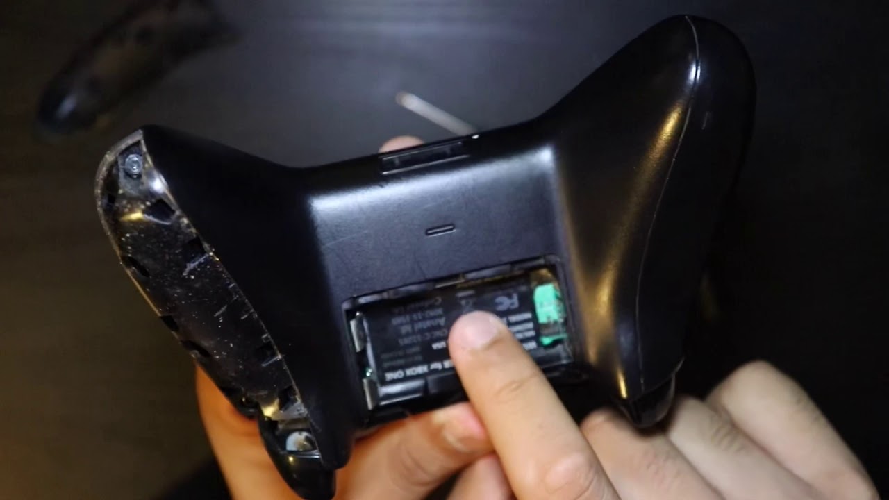 How to open up an Xbox one controller - YouTube