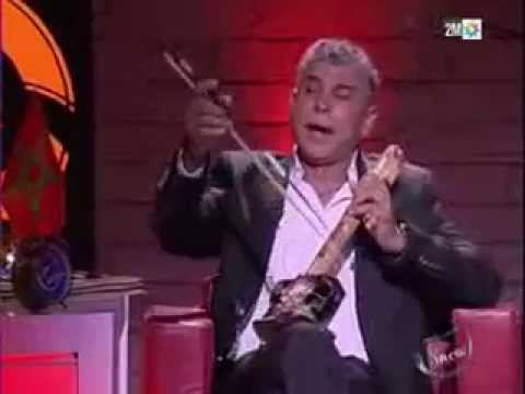 الستاتي يعزف على آلة بدائية ههههههه روعة