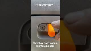 Honda glovebox won’t open. La guantera no abre.