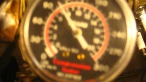 1979 RX-7 MW compression test front rotor.AVI